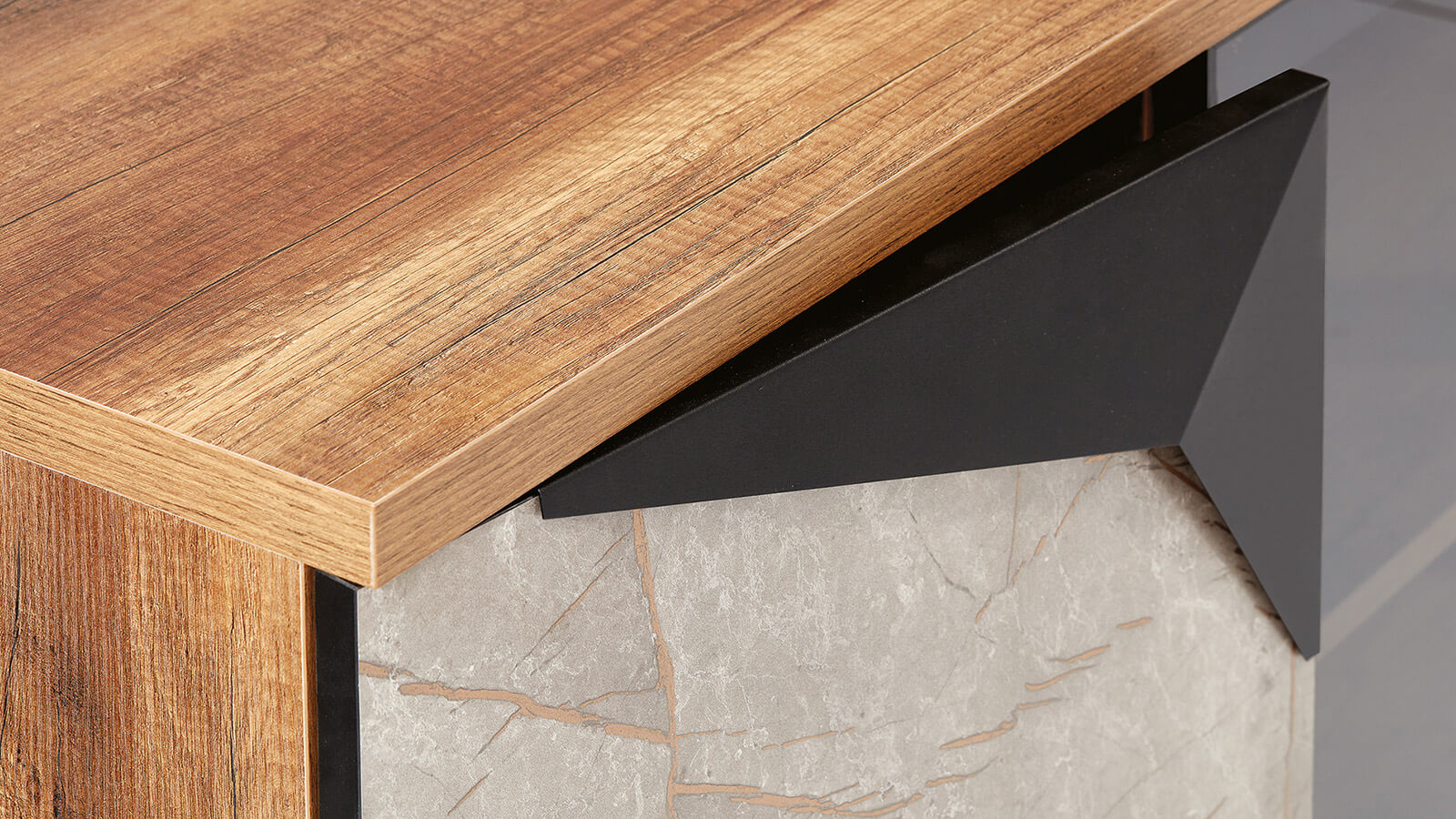 marwood_5e49a09acc803_fly-6